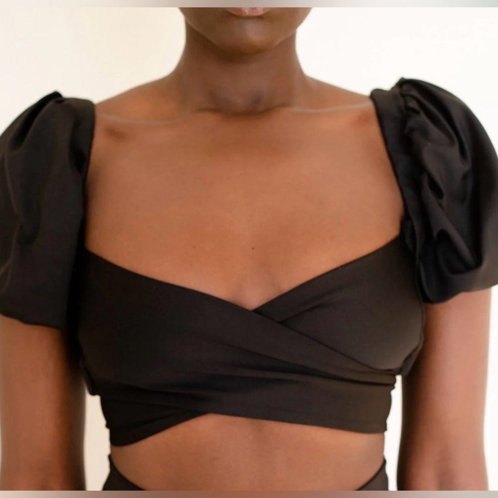 Londre Swimwear
The 1813 Puff Shoulder Top